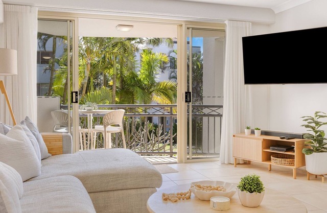 Tugun Bliss - Absolute Beachfront in Tugun - Min. 3 Night Stays - Linen Provided