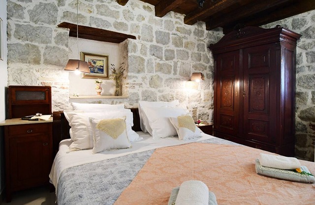 Turrium Heritage Apartment con Patio e Camino Fronte Mare