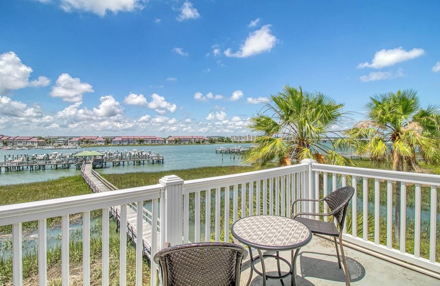 Turtle Bay 16 - Panoramic Riverview Townhouse - Next To Pool - Minutes to the Beach