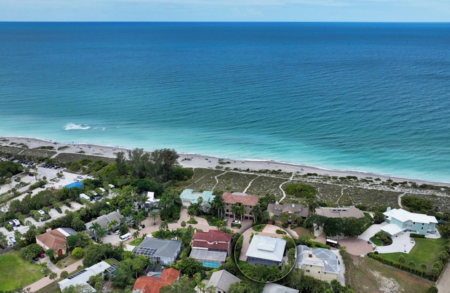 Turtle Bay Hideaway- Siesta Key FL Spacious 4-bedroom w/Private Beach Access