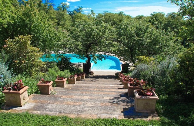 TUSCAN LUXURY/POOL/GARDENS-EXC I YOURS-SLPS 14/HOT SPRINGS AREA-WALK TO VILLAGE