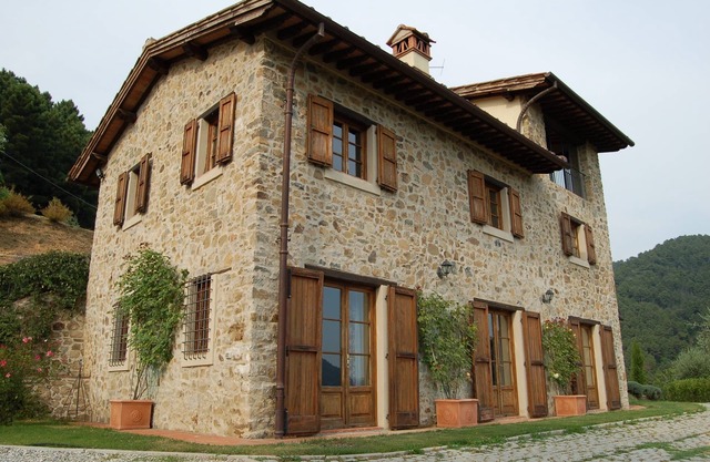 Tuscan farmhouse near Lucca - with private poolnIT046022C22ZLYC2VR