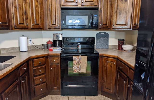 Tuscan Villa: a 3 Bedroom 2 Bath Deluxe Furnished Condo!