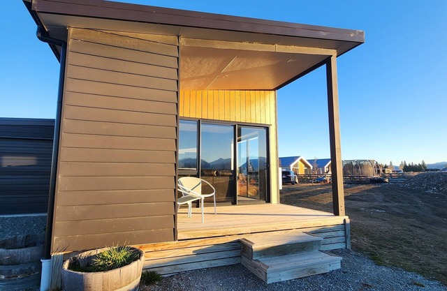TWIZEL - House near the lake