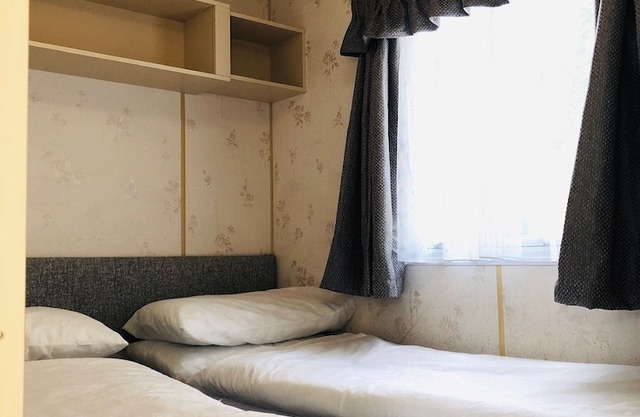 Two Bed Static Caravan. Beautiful 10 min walk to Centre of Lynton