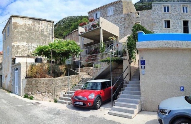 Two bedroom apartment with terrace and sea view Babino Polje, Mljet (A-22322-a)