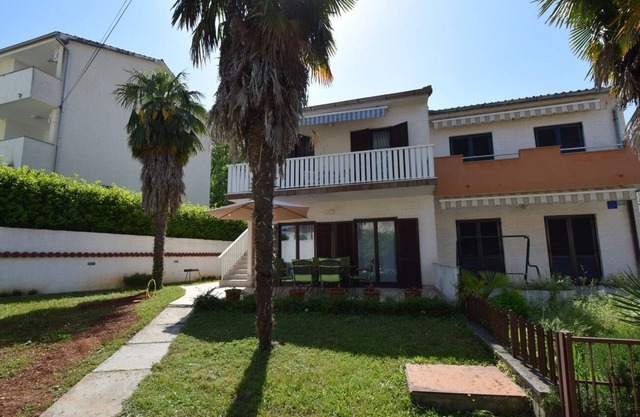 Two bedroom apartment with terrace Porat, Krk (A-21904-a)