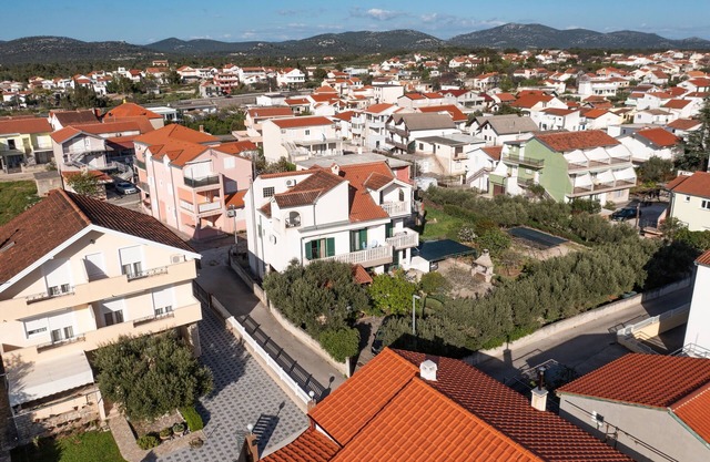 Two bedroom apartment with balcony and sea view Pirovac, Šibenik (A-22567-b)