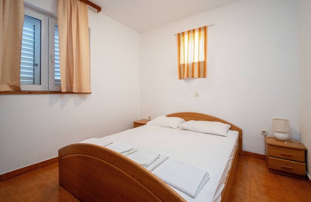 Two bedroom apartment near beach Ražanac, Zadar (A-5766-g)