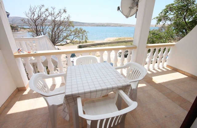 Two bedroom apartment near beach Kustići, Pag (A-6355-d)