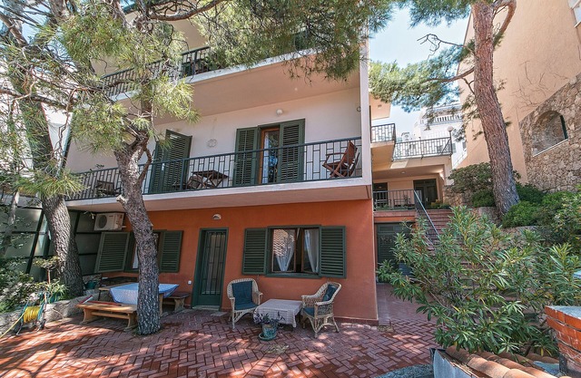 Two bedroom apartment near beach Brela, Makarska (A-16950-a)