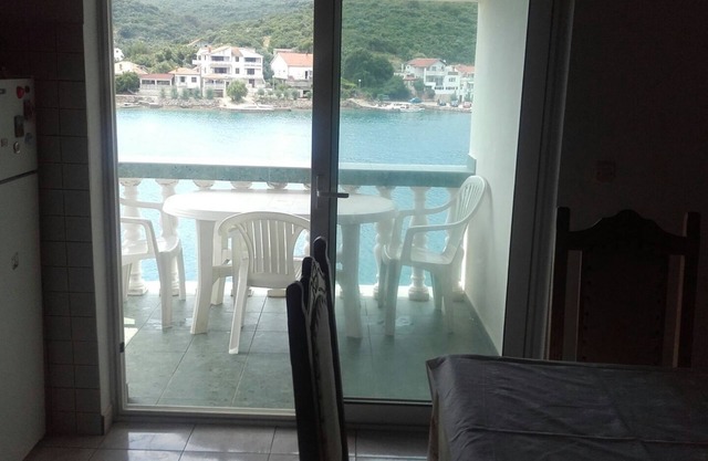 Two bedroom apartment near beach Zaglav, Dugi otok (A-12424-a)