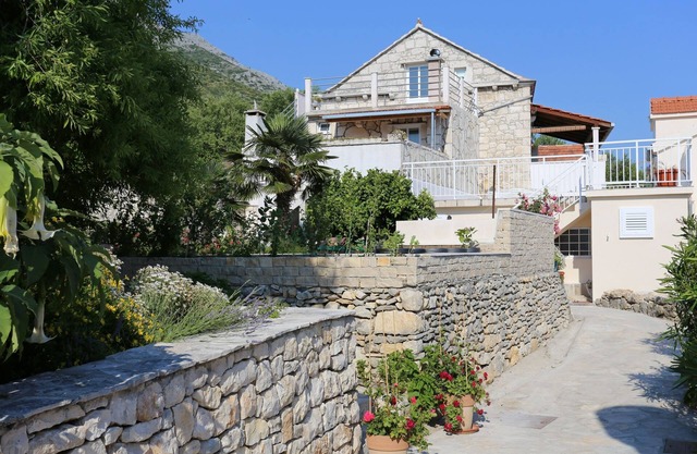 Two bedroom apartment with terrace and sea view Kučište - Perna, Pelješac (A-10143-a)
