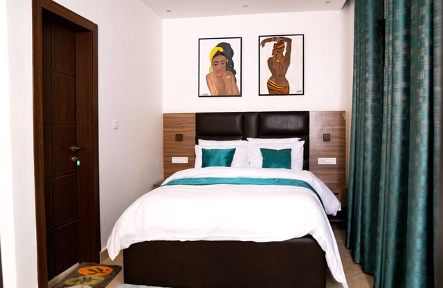 Two-bedroom apartment with King-Size bed, luxury residence. Borélie Guest House