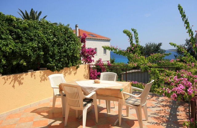 Two bedroom apartment with terrace and sea view Orebić, Pelješac (A-275-b)