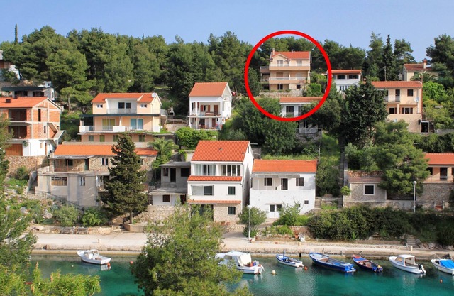 Two bedroom apartment with terrace Basina, Hvar (A-12420-a)