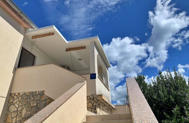 Two bedroom apartment with terrace and sea view Šilo, Krk (A-18710-a)