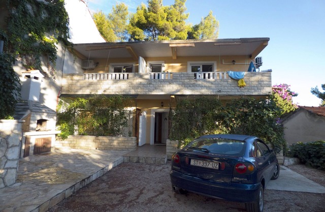 Two bedroom apartment with terrace and sea view Ivan Dolac, Hvar (A-8782-d)