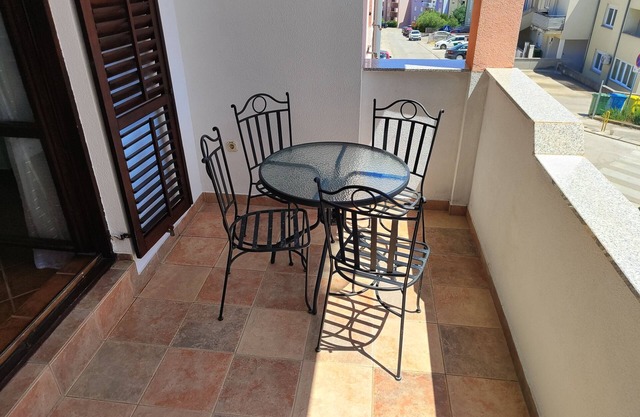 Two bedroom apartment with terrace Pula (A-10429-a)