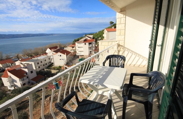 Two bedroom apartment with balcony and sea view Duće, Omiš (A-7532-b)
