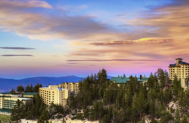 Two Bedroom Condo at Ridge Tahoe Resort w/easy access to Heavenly Ski Resort