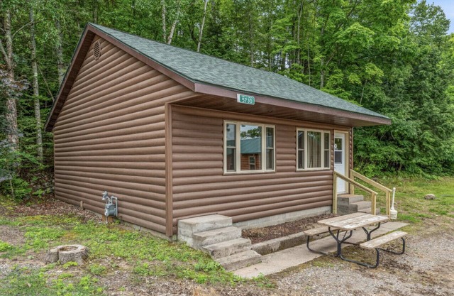Two bedroom two bath cabin Hillside Cabins Phelps WI Lac Vieux Desert lake