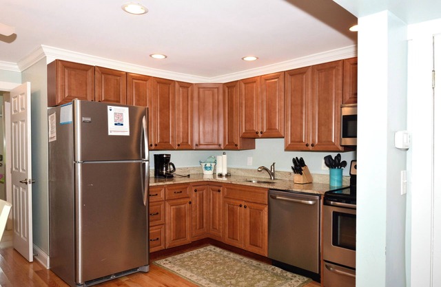 Two Blocks from the Beach Pet Friendly 4BR Parking