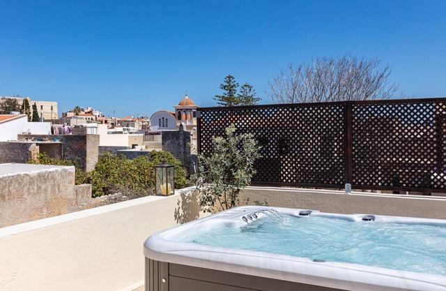 Two independent apartments in one, a beautiful terrace with Jacuzzi and bbq!