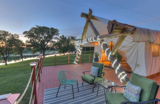 Two Lakefront Yurts Hot Tubs, Kayaks, Dog Friendly