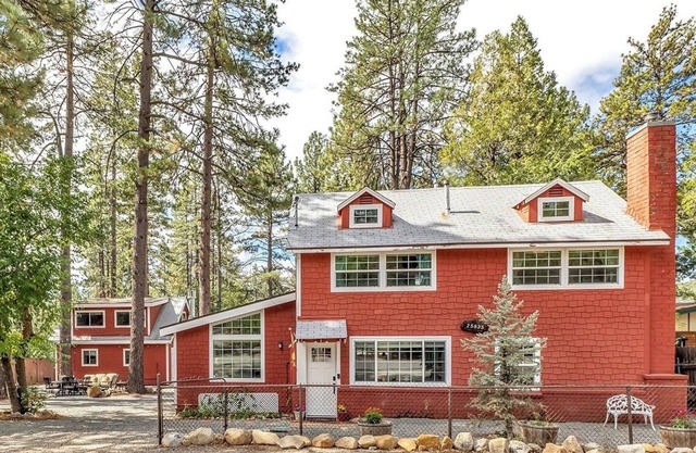 TWO Luxury Homes~WALK To Village & Creek~Basketball & Play Court~Mountain Views