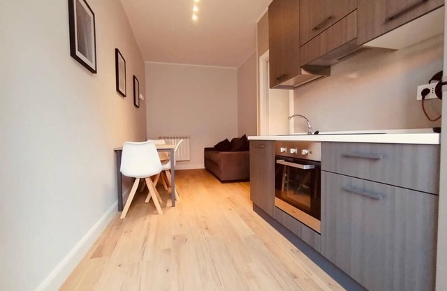 two-room 24 hhat