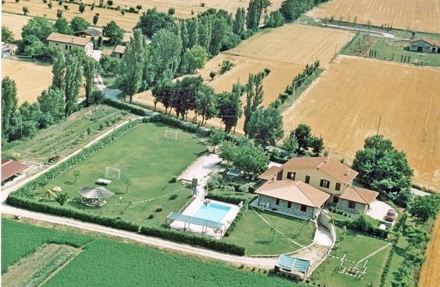 Two-room apartment with swimming pool at Km 04 from Assisi