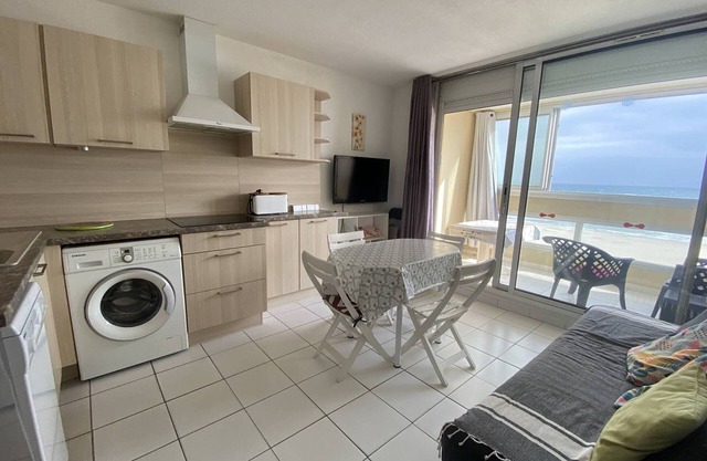 Two-Rooms 4 ppl. Sea Front, Canet-Plage