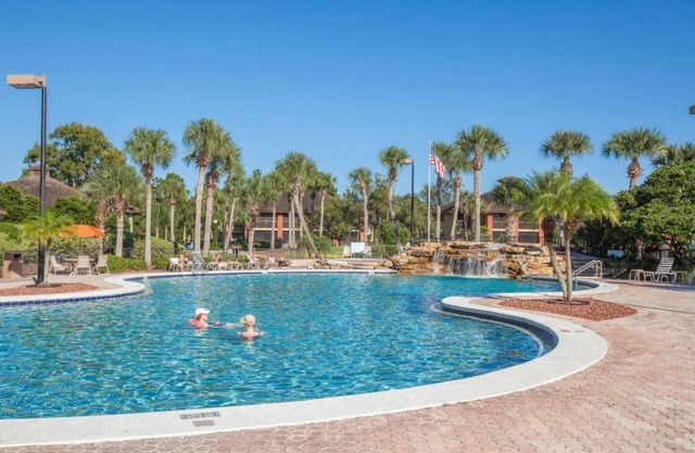 Two Serene Accommodations with Full Kitchen, Near Beaches, Pool, Parking!