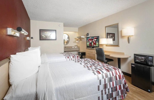 Two Spaces! Experience a Weekend of Fun! Pet-friendly, FREE Parking!