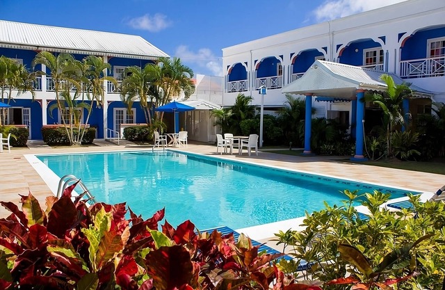 Two Units with Free Parking! Enjoy in the Outdoor Pool, Airport Shuttle!