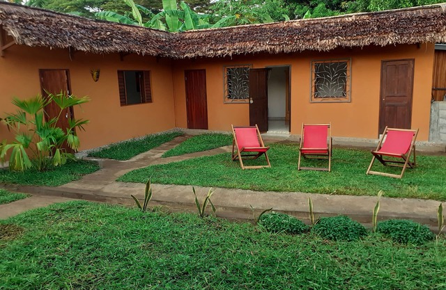Two very quiet guest rooms in Nosy Be with kitchen and garden