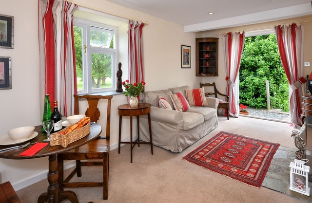 Ty Woms - One Bedroom House, Sleeps 2