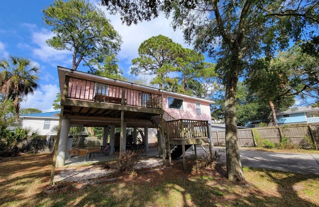 Tybee Pink House (Military & Veteran Discount)