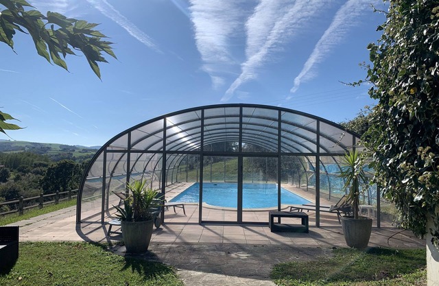 Typical Basque villa, covered pool, quiet location with breathtaking views