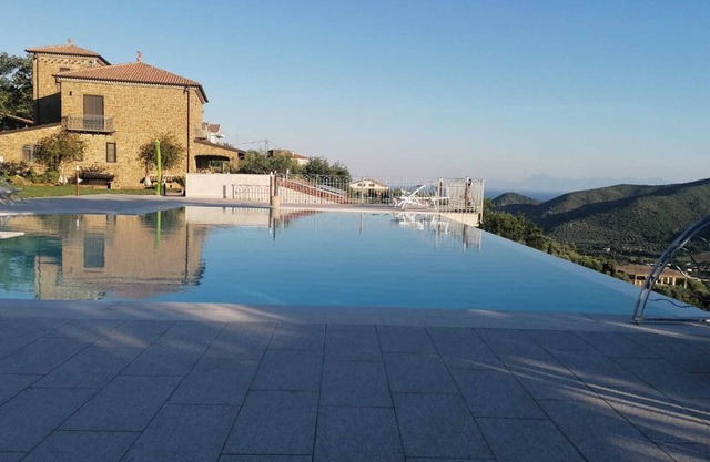 Typical Cilentan farmhouse with swimming pool 3.5 km from the sea: Malachite accommodation