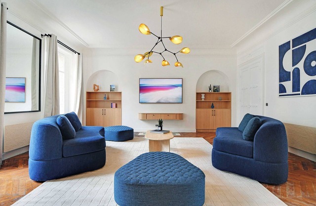 Typically Parisian 4-Bedroom Apartment near the Louvre