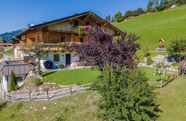 Tyrolean apartment with ski lift nearby