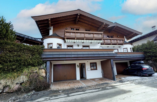 Tyrolean chalet 500 m from the ski lift