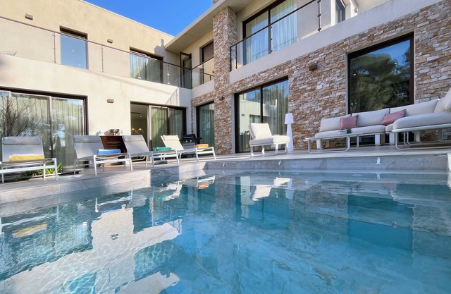 UCCELLI LE LUXE Heated swimming pool: