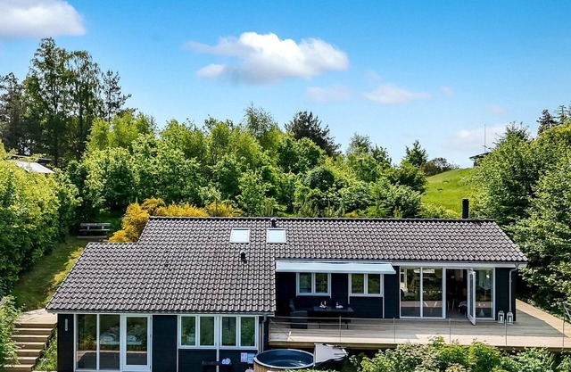 "Ufej" - 2.5km from the sea by Interhome