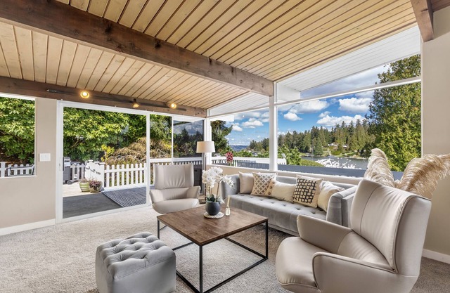 Ultimate Escape Waterfront City Cabin