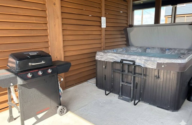 Ultimate | Gulf Views | Hot Tub | Pet Paradise