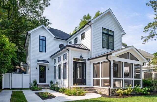 Ultimate in Luxury with Private Pool, walk everywhere in town!