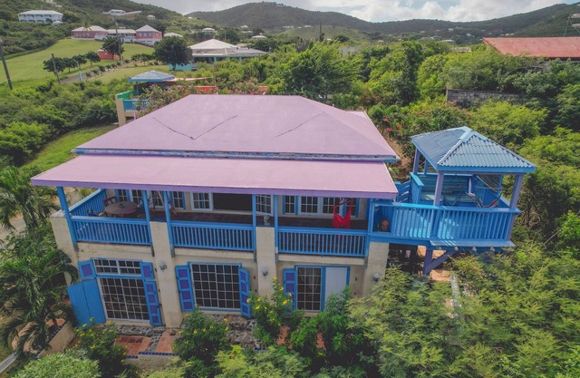 Ultimate Island living! 2 bdrm 1 bath house pool and stunning views on East End